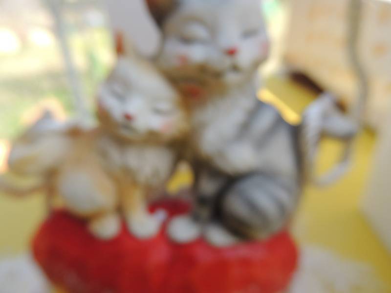 lot 225 image: 2 CATS AND  HEART SWING