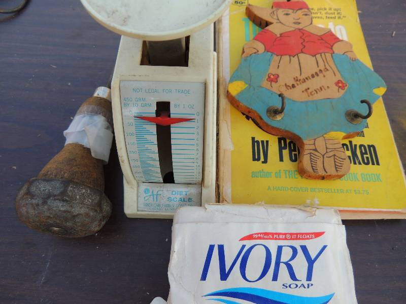 lot 254 image: SCALE, VINTAGE  ICE PICK, PEG BRACKEN BOOK