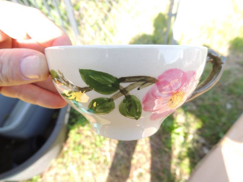 lot 264 image: FRANCISICAN DUSTY ROSE CUPS X 6,  AND SAUCERS X9