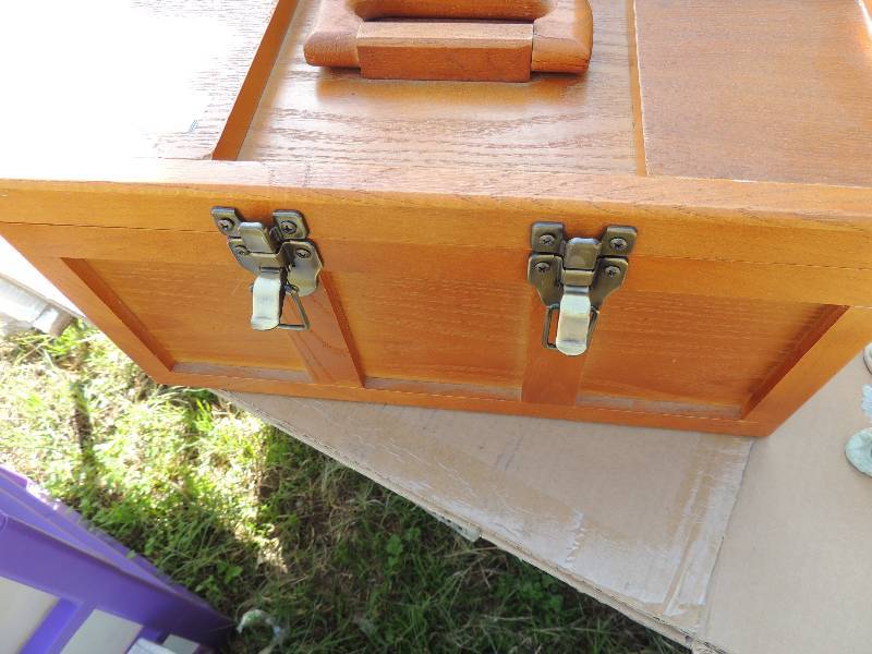 lot 265 image: WOODEN TOOL BOX WITH TRAY - APPEARS NEVER USED