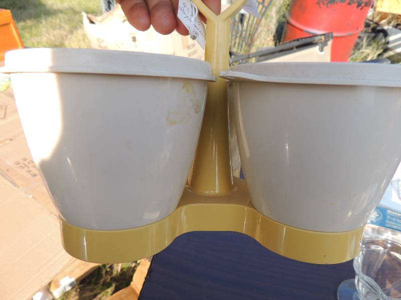 lot 271 image: TUPPERWARE CONDIMENT SET