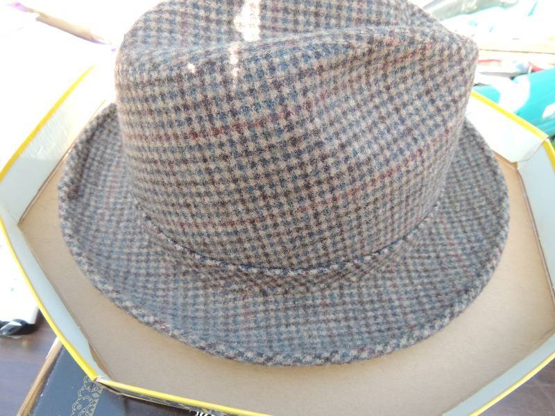 lot 277 image: MENS DOBBS HAT - FEDORA  WINTER