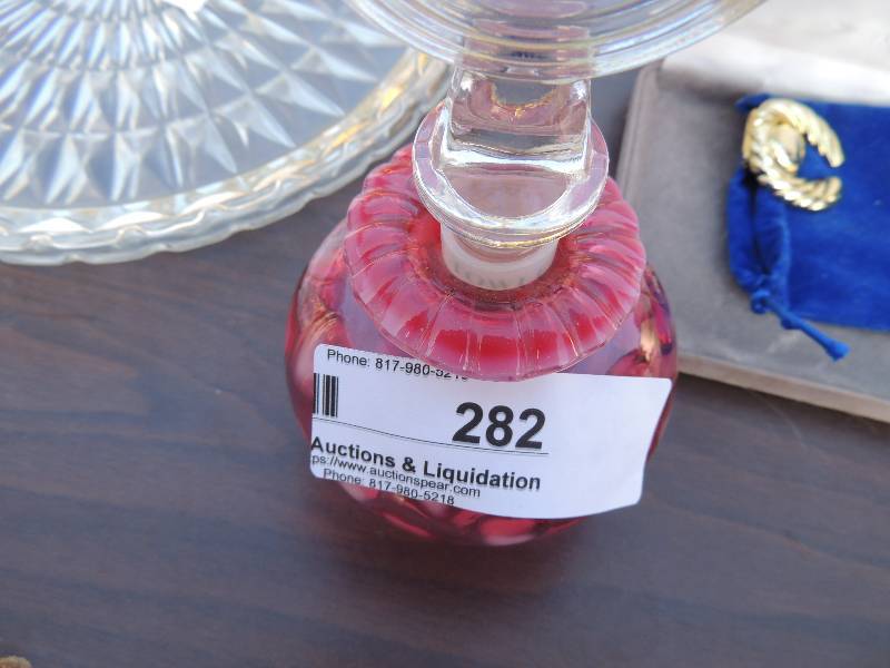 lot 282 image: PINK GLASS PERFUME BOTTLE