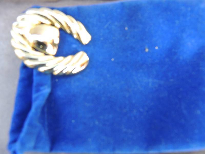 lot 283 image: HORSESHOE MONEY CLIP - NEW  WITH POUCH