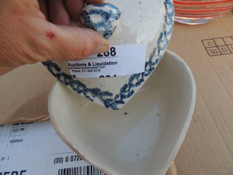 lot 288 image: HEART TRINKET BOXES X 2,