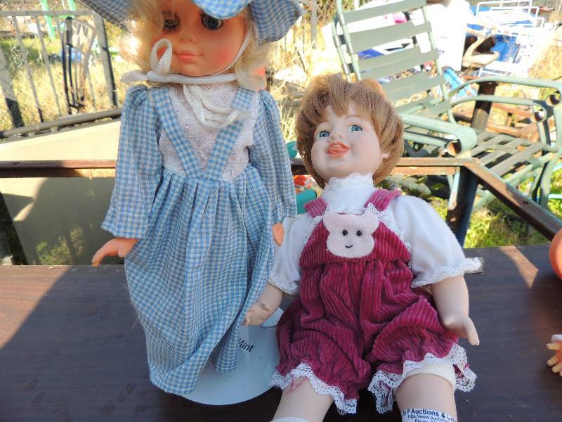 lot 304 image: Harrison Mint collections  DOLLS x 2