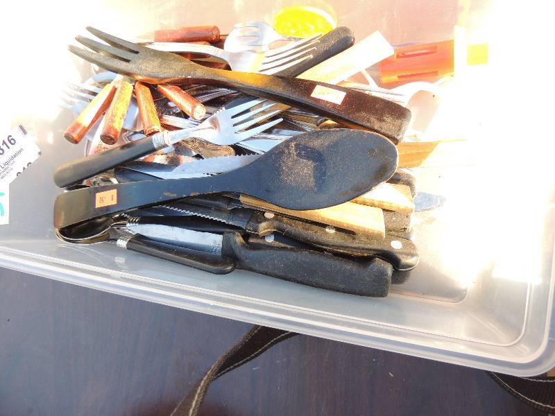 lot 316 image: LOTS OF Kitchen utensils