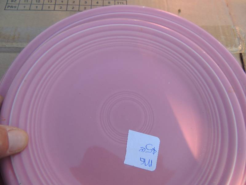 lot 317 image: Fiesta ware plates 3 SALAD, 2 REGULAR SIZE , 2 large - PINK