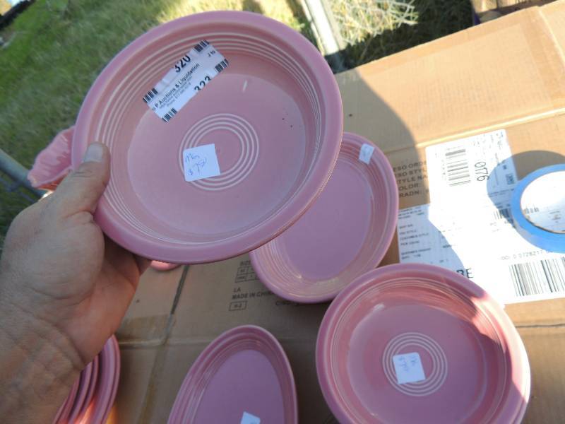 lot 320 image: Fiesta WARE 3 bowls and 2 platters PINK