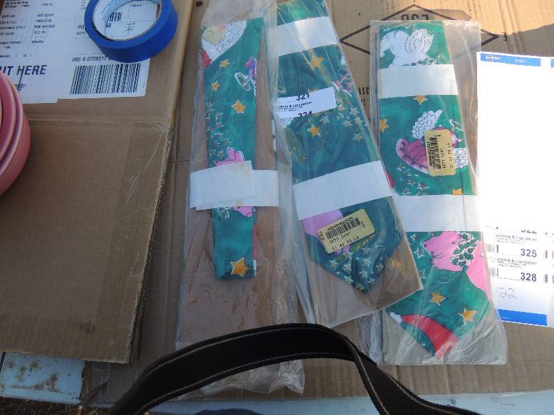 lot 321 image: 3 Christmas ties