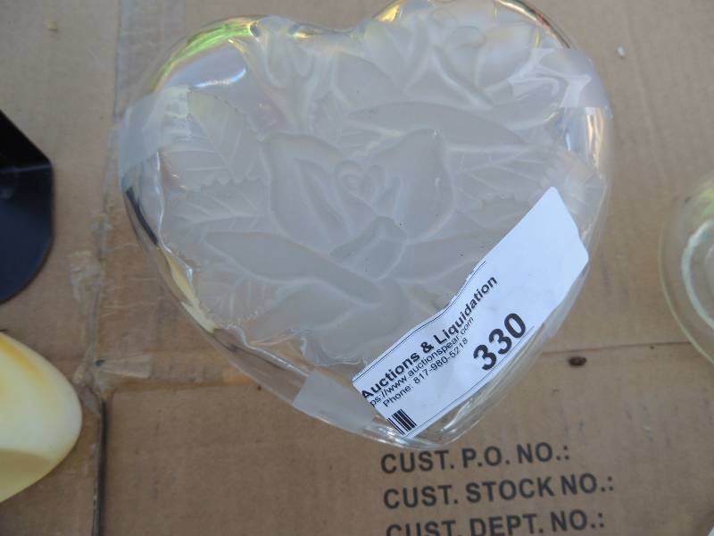 lot 330 image: heart candy dish