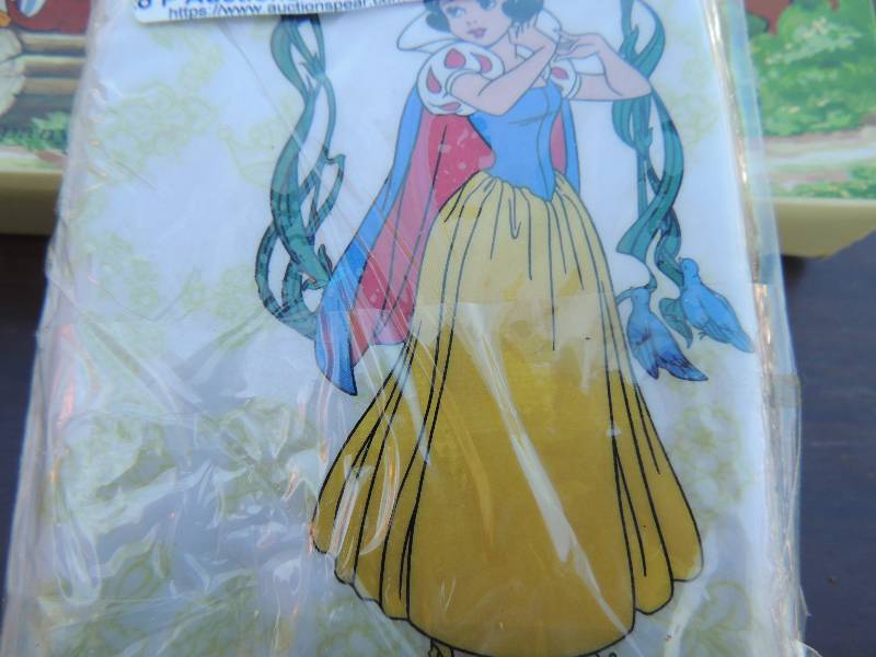 lot 338 image: Snow White 3D puzzle, vanity set outfit, notebook NEW