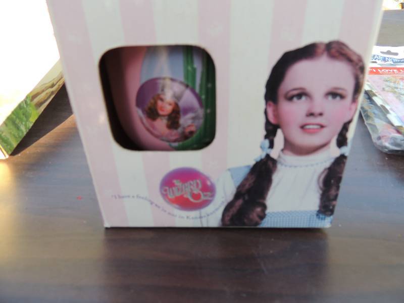 lot 339 image: Wizard of Oz  Mug new