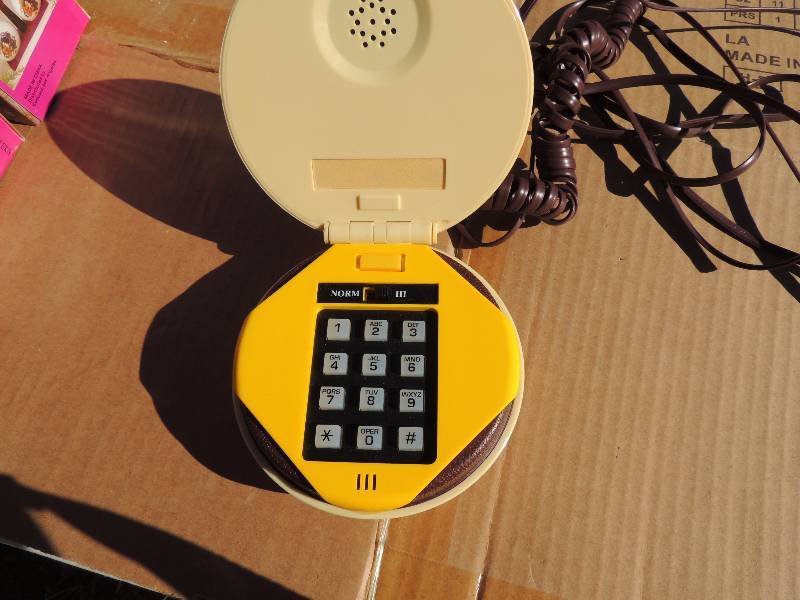 lot 345 image: hamburger phone