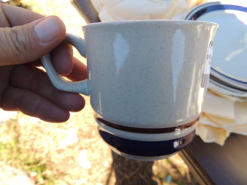 lot 353 image: Chateau coffee cups x 12