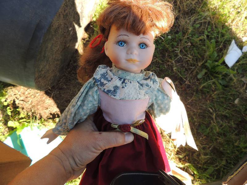 lot 357 image: CERAMIC Dolls x 4