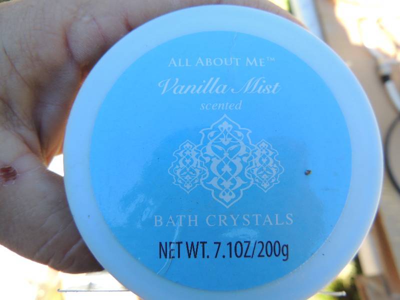 lot 377 image: Vanilla mist bath and body crystals x 8,  Shaving Balm cup,  straight razor