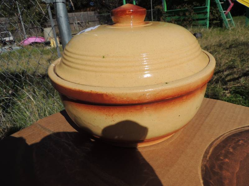 lot 389 image: 2 ovenwear  DISHES with lids