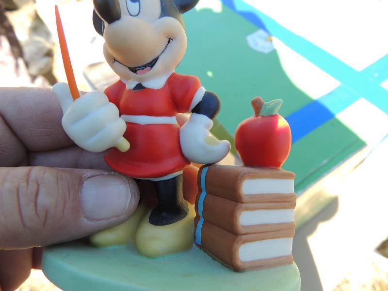 lot 397 image: 3 Mickey mouse Figurines, 1 Minnie mouse and bag of beanie babies