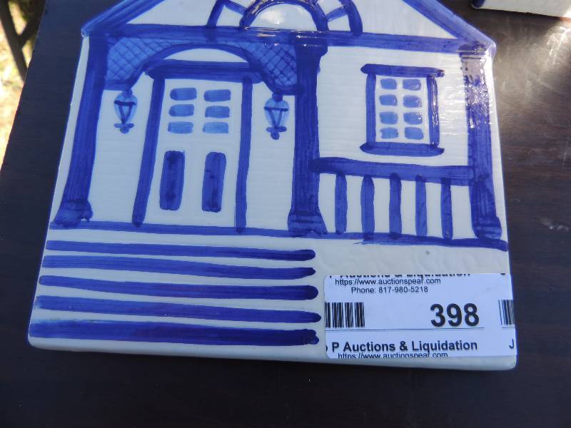 lot 398 image: S&P shakers, napkin holder and pot holders