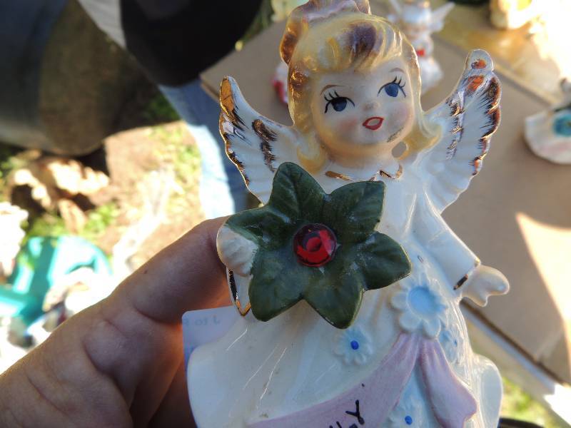 lot 422 image: July angels x 4