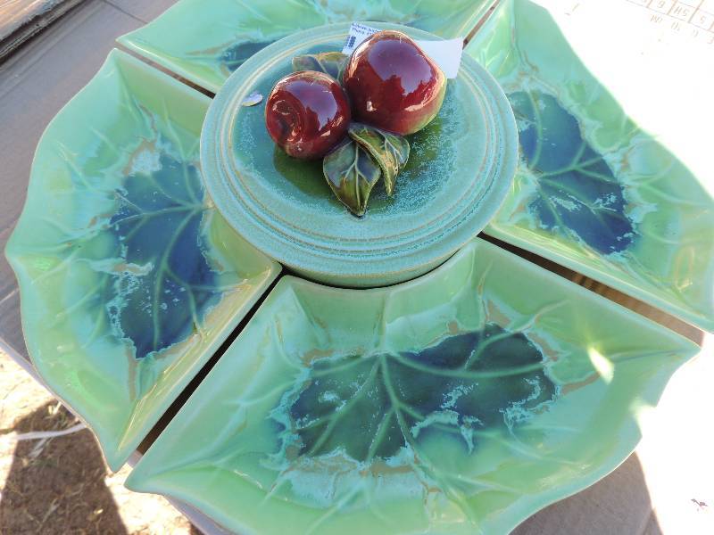 lot 429 image: VINTAGE Relish tray with  covered center  (Apple with Green Leaf)