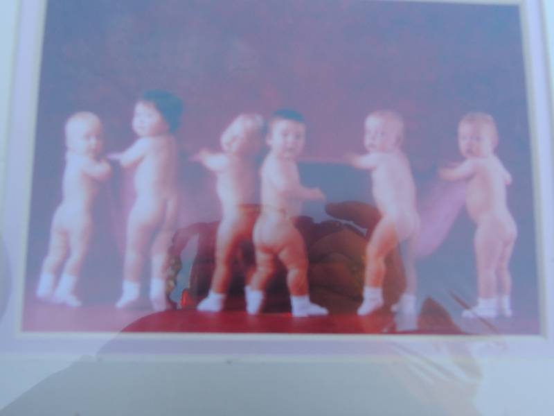 lot 431 image: 4 Anne Geddes prints, napkin holders, 2 cobalt blue glasses