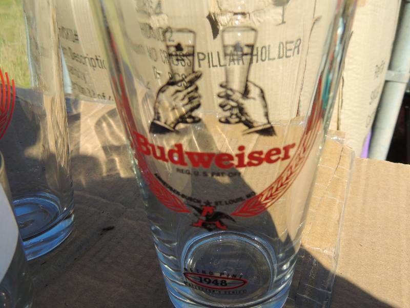 lot 432 image: 2 Budweiser retro glasses and Jack Daniels cup