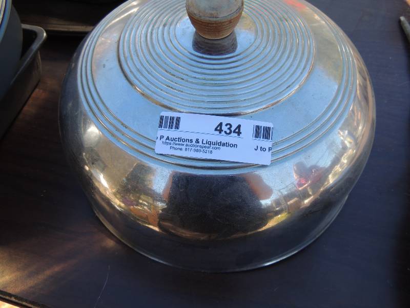 lot 434 image: Metal cake cover and burner covers
