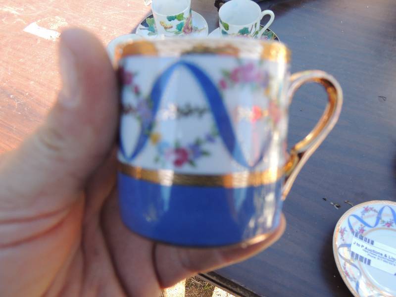 lot 439 image: Set of 2  cup and plate (blue and gold