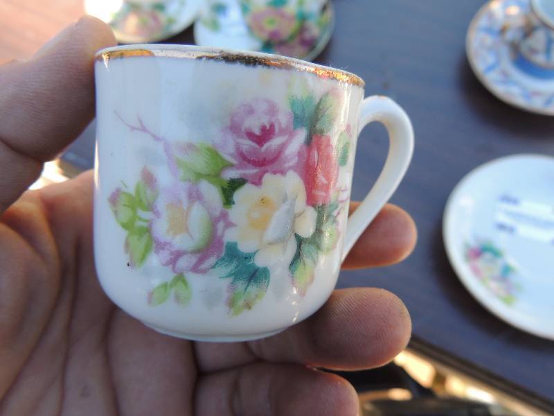 lot 440 image: Set of 4  cups and plates    Japan