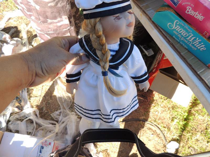 lot 455 image: Kissing Navy dolls AND Doll stands