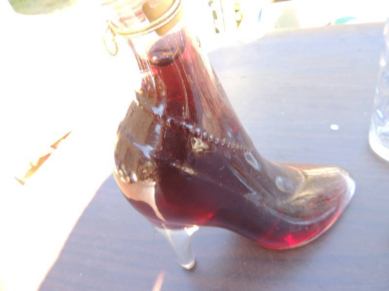 lot 467 image: 4 glasses and wine shoe