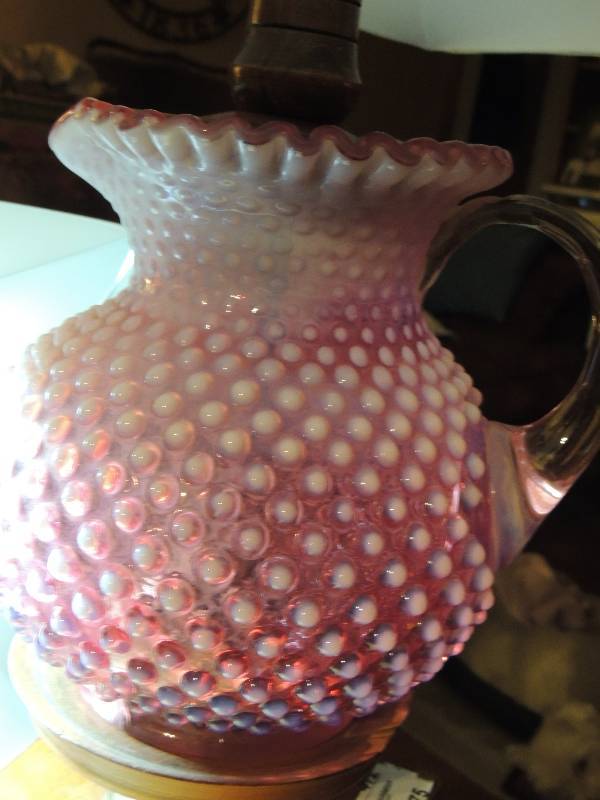 lot 475 image: HOBNOB LAMP - PINK WHITE  PITCHER W RUFFLE EDGE