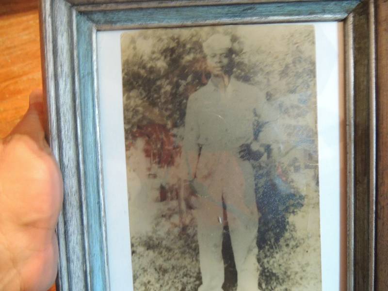 lot 478 image: VINTAGE PHOTO OF AFRICANIAMERICAN GENTLE IN MILITARY UNIFORM & PRINT OF PORTE -ST. LUIS-QUEBEC