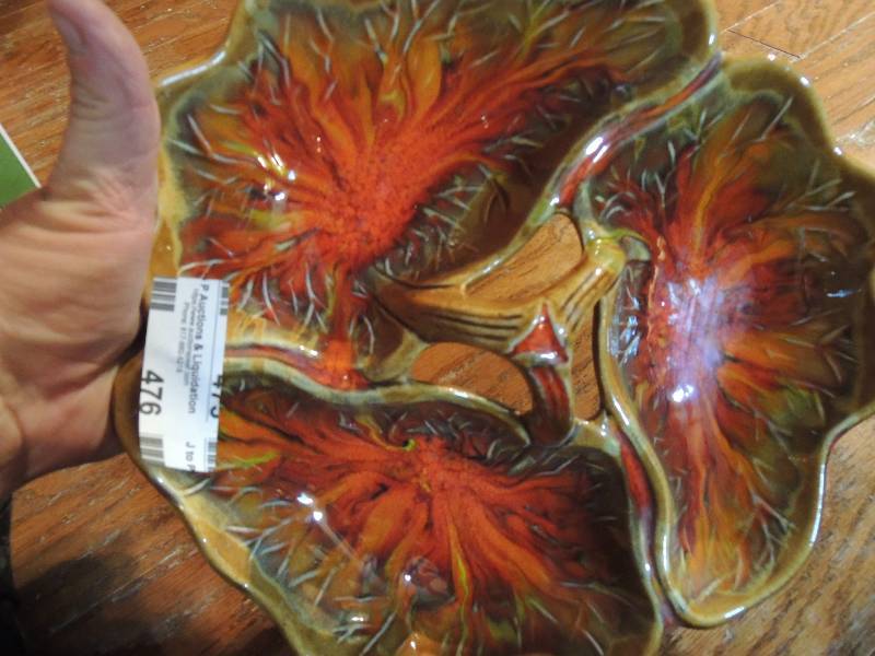lot 476 image: BAUER POTTERY  3 LEAF DISH