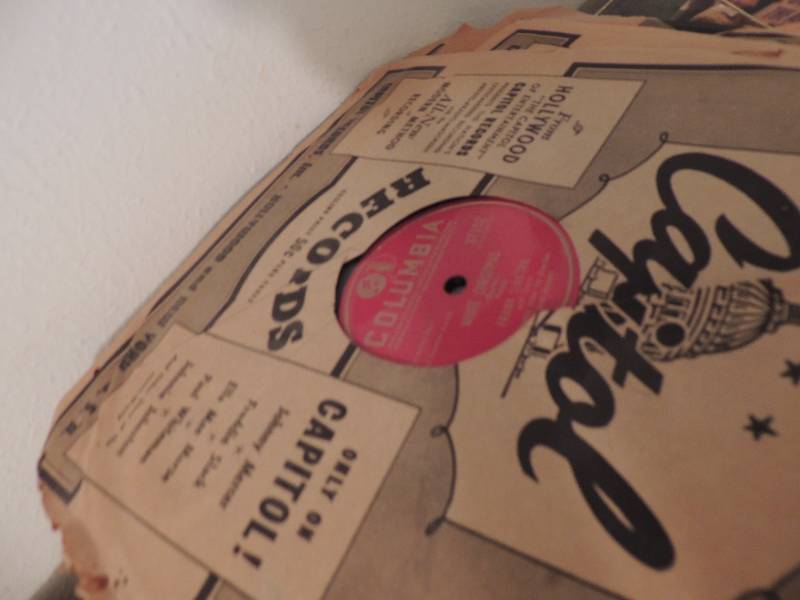 lot 602 image: Old 78 records- Frank Sinatra, Stardust by Jimmie Miller (70 plus)