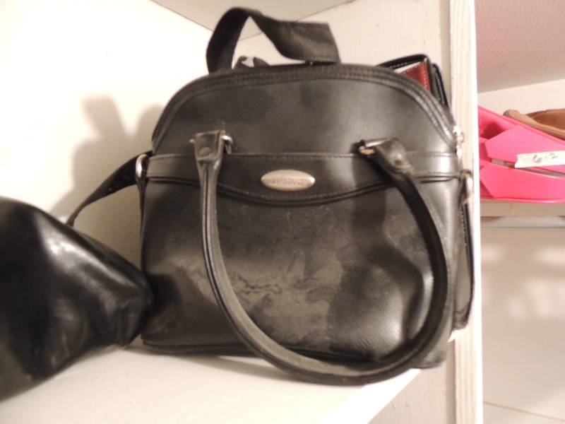 lot 606 image: 3 purses one is Liz Claiborne