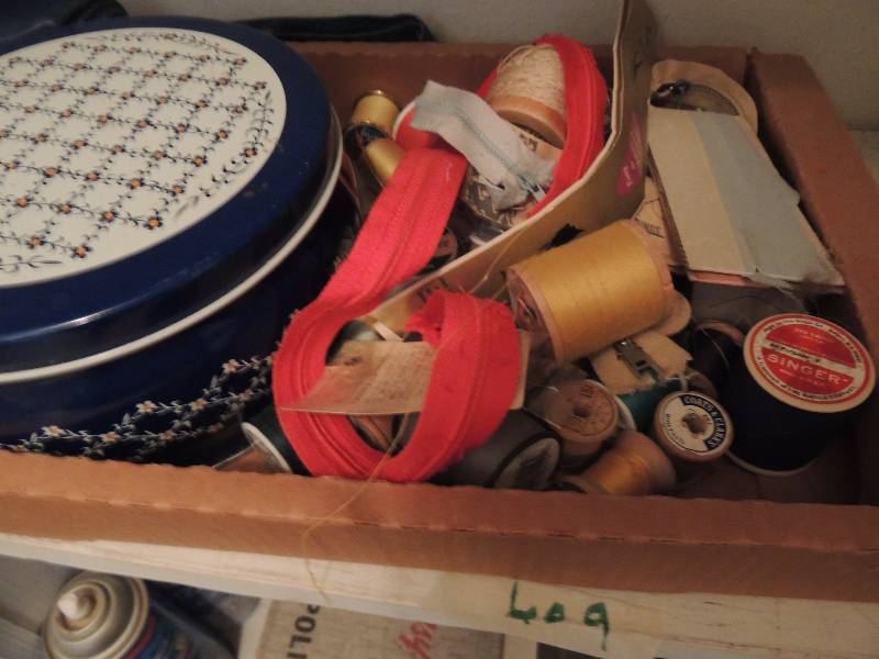 lot 609 image: Sewing basket with loads of pins, needles, and thread