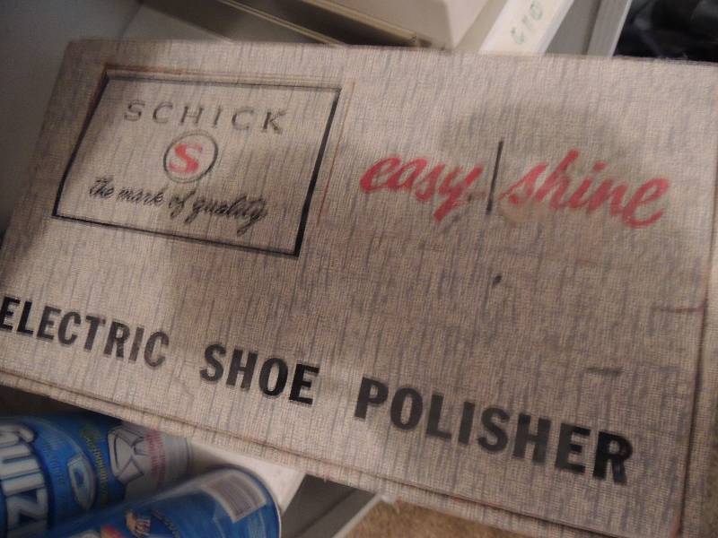 lot 610 image: Schick electric shoe polisher and new size 8 12 Valley shoes