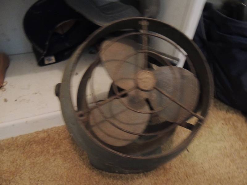 lot 611 image: Cast frame fan, set of headphones (amFM) pair of shoe stretchers