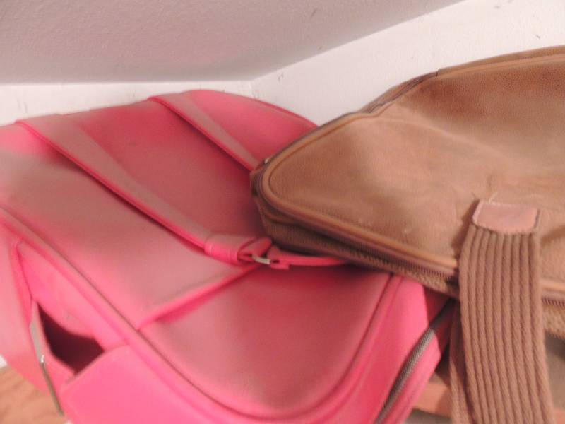 lot 612 image: Samsonite carryon red and Protocol carry on