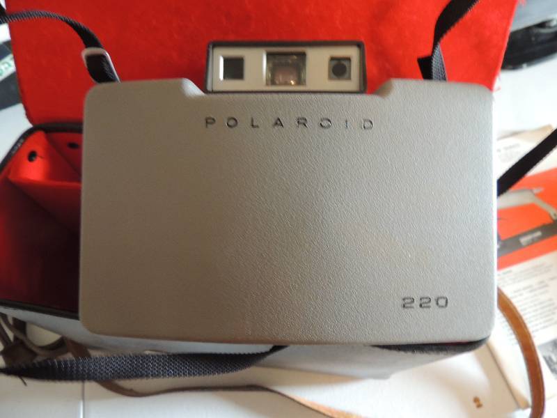 lot 621 image: Polaroid 220 land camera plus flash with case