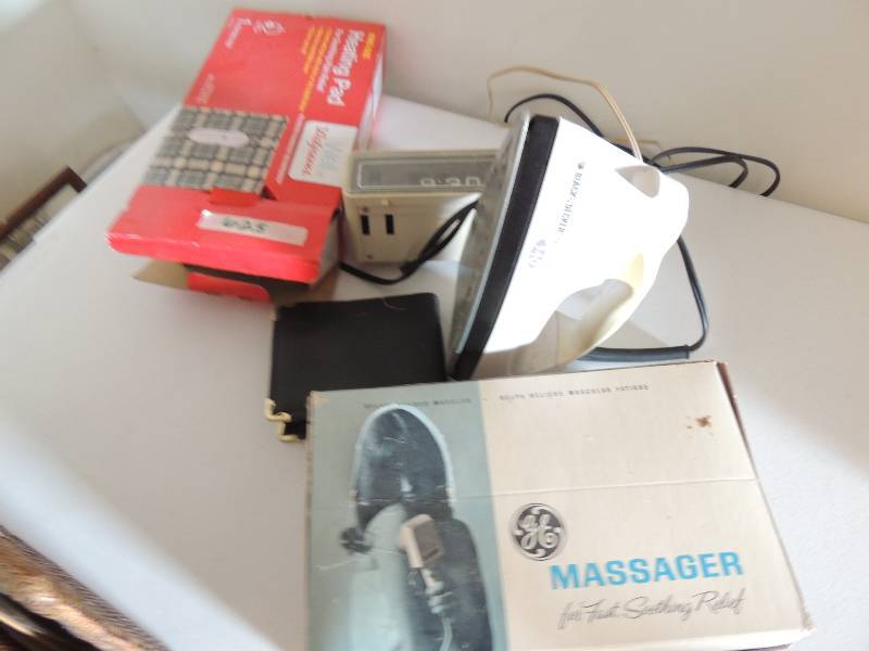 lot 625 image: Heating pad, GE massager, Black and Decker Iron, clock, grooming kit