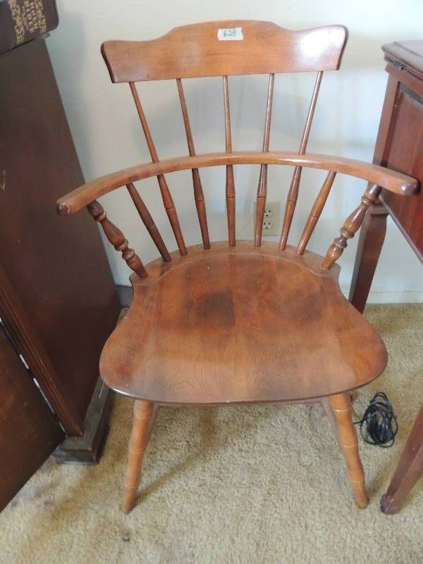 lot 628 image: Maple Round Back Chair - NICHOLS & STONE CO,