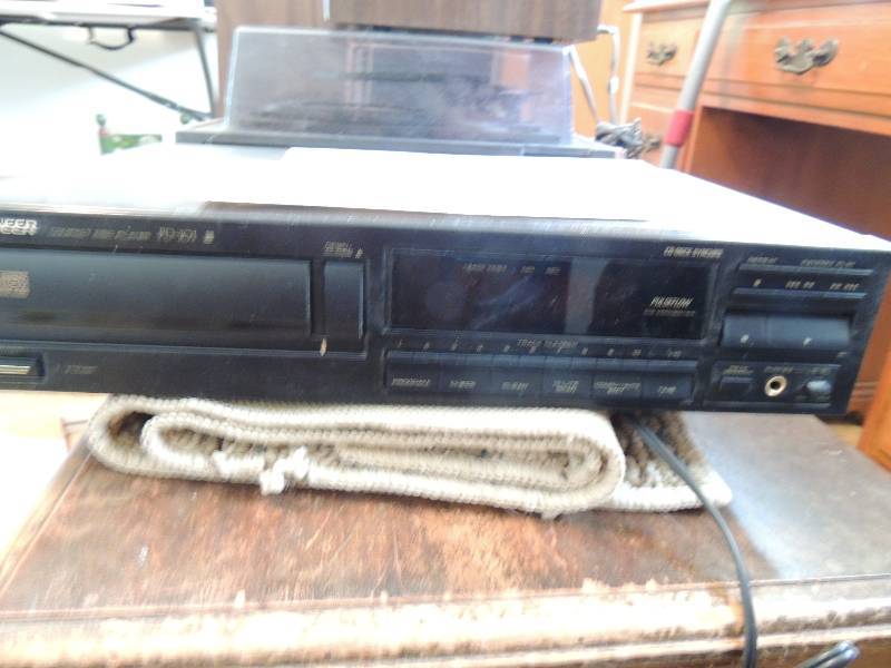 lot 631 image: Pioneer comp disk player