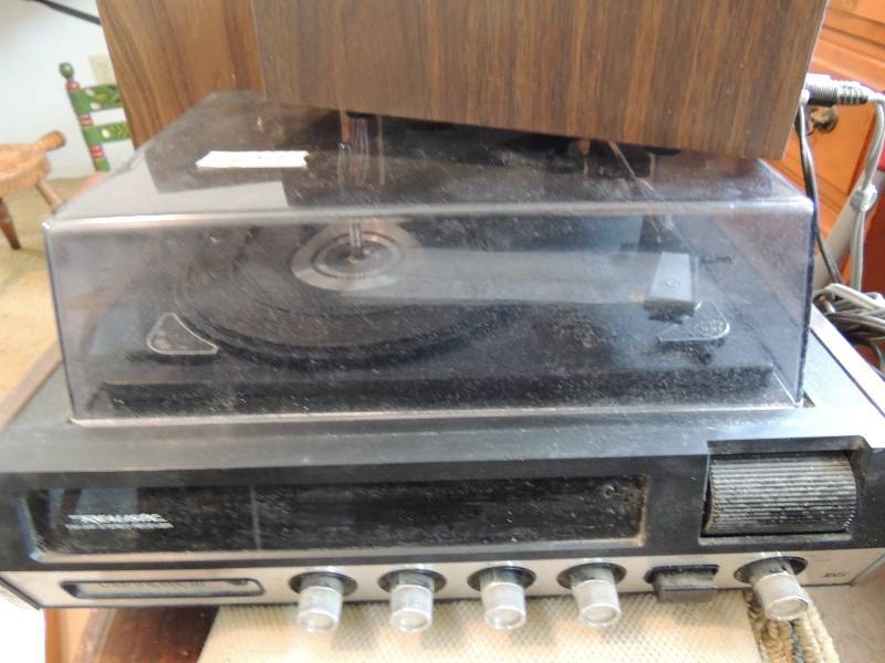 lot 632 image: Realistic brand stereo , 8 track and turntable