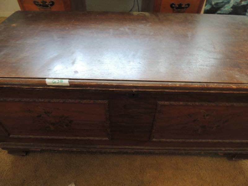 lot 638 image: Cedar chest - ORIGINAL ROOS