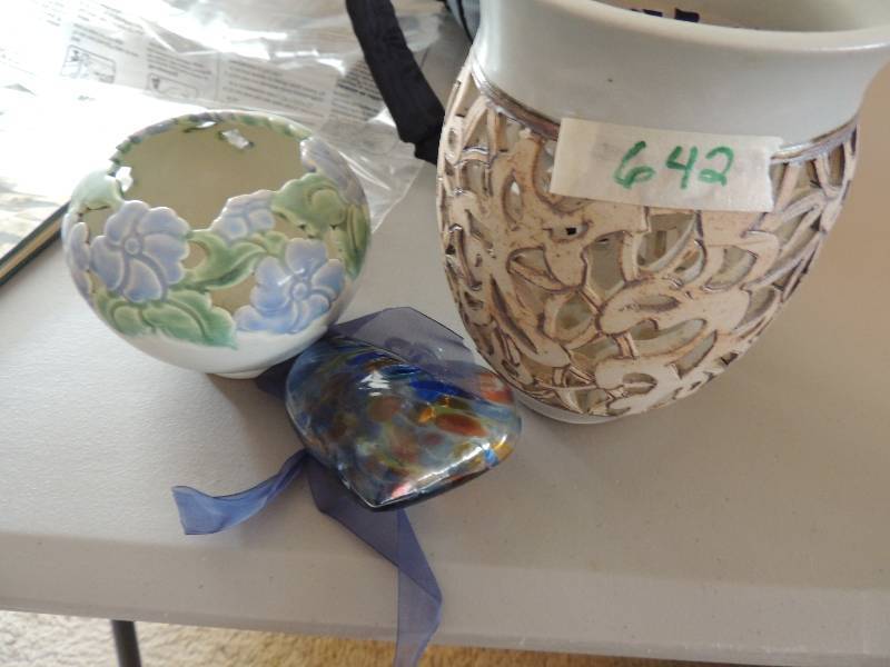 lot 642 image: 2 hand made pottery  and blown glass heart