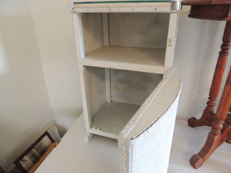 lot 648 image: Glass top hamper